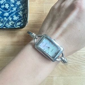 Peck & peck ladies mother of pearl hinged bangle bracelet watch NEW BATTERY